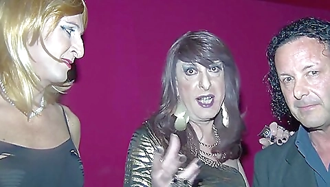 Shemale fucks a guy with big boobs in the group sex