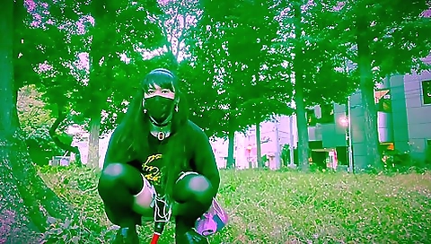 Transsexual babe in stockings shows her ass in porn clip