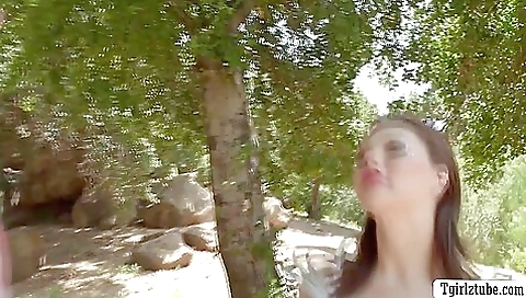 Outdoor porn show featuring a big ass babe with a nice booty