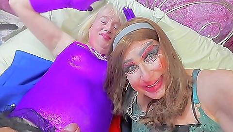 Amateur blonde in lingerie gets a facial and deepthroat