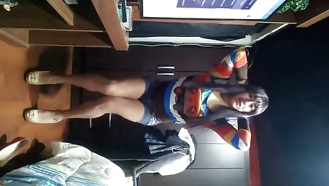 Horny teen takes out her fingers on her shaved pussy