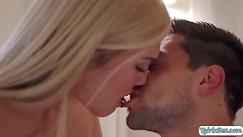 Deepthroat and bareback anal sex with a blonde Shemale