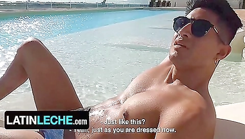 Bareback babe gets fucked by a fat guy in a hairy pussy